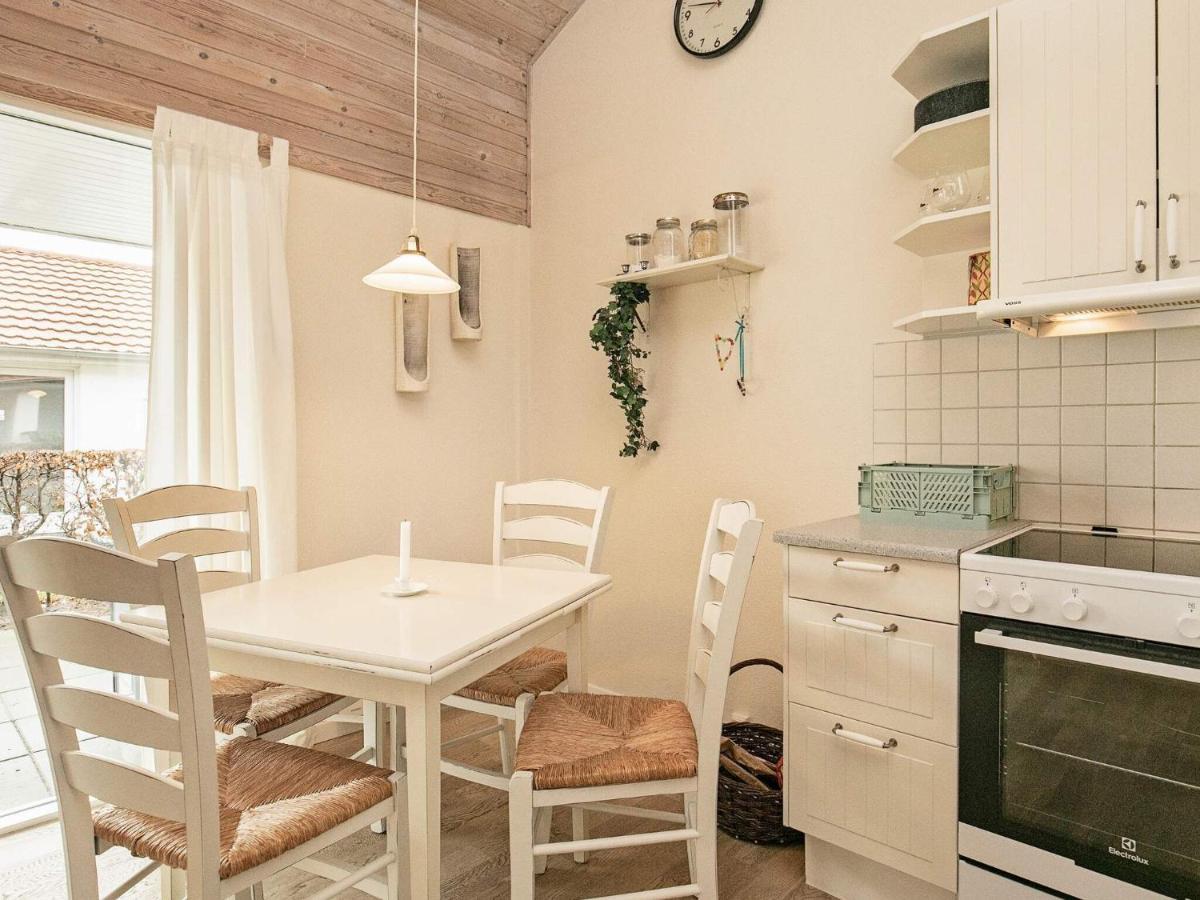 4 Person Holiday Home In R Sk Bing Эрёскёбинг Экстерьер фото